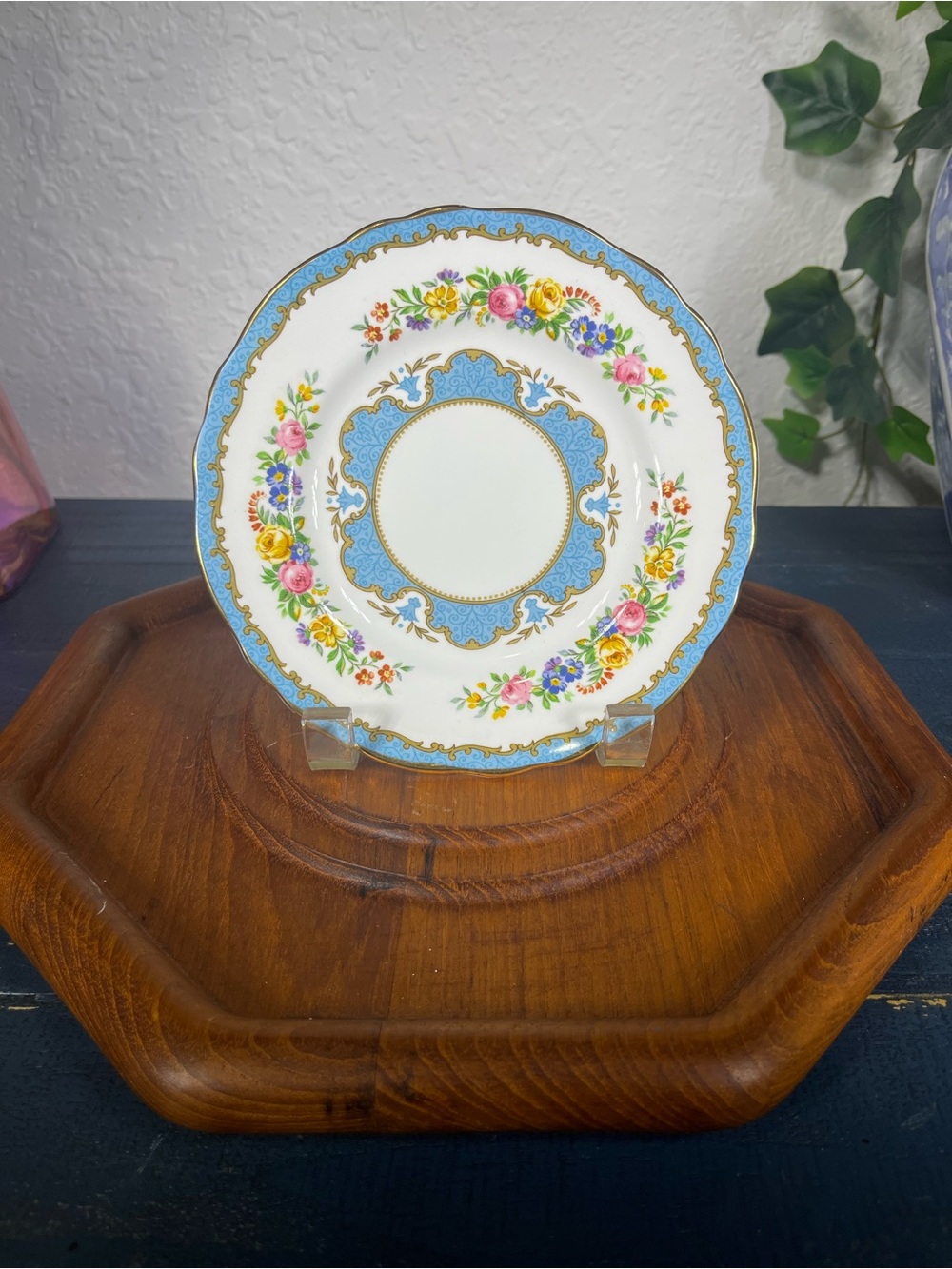 Lyric Tunis Blue (Embossed Line Rim)
by CROWN STAFFORDSHIRE replacement plate